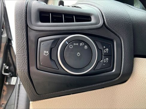 Used 2015 Ford Focus SE image 33