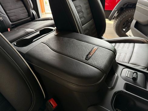 Used 2024 GMC Sierra 2500 AT4X image 29