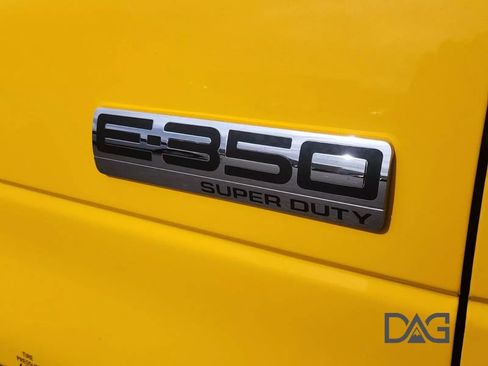 Used 2015 Ford E-350 and Econoline 350 Super Duty image 28