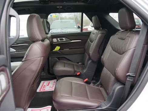 Certified 2025 Ford Explorer Platinum w/ LUX Leather Package image 9