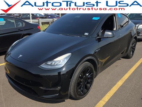 Used 2021 Tesla Model Y Long Range AWD/4WD image 1