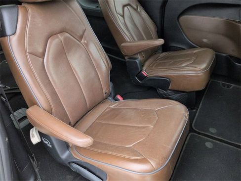Used 2019 Chrysler Pacifica Limited w/ Tire & Wheel Group image 26