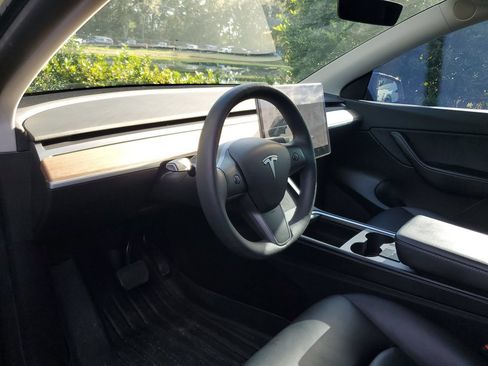 Used 2021 Tesla Model Y Long Range AWD/4WD image 20