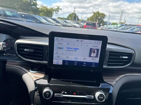 Used 2023 Ford Explorer Limited image 24