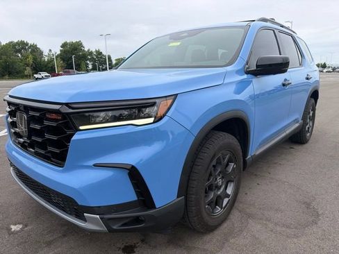 Used 2023 Honda Pilot TrailSport image 2