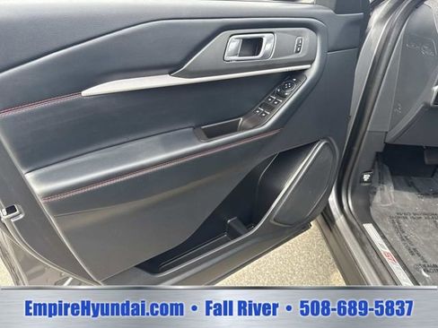 Used 2025 Ford Explorer ST-Line AWD/4WD image 19