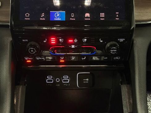 Used 2025 Jeep Grand Cherokee Summit image 32