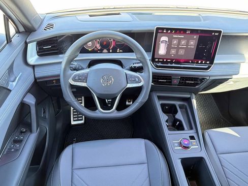 New 2026 Volkswagen Tiguan SE R-Line FWD image 18