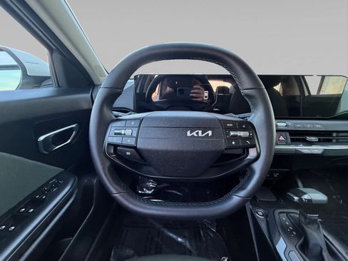 Used 2025 Kia K4 EX image 12