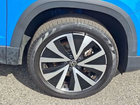 Used 2022 Volkswagen Taos SE w/ Panoramic Sunroof Package AWD/4WD image 8