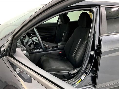 Used 2022 Hyundai Elantra SEL w/ Convenience Package FWD image 31