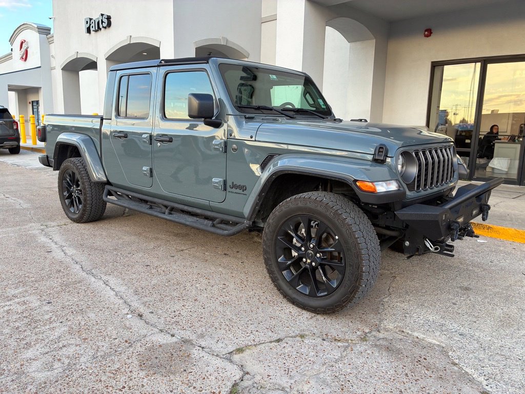 Used 2025 Jeep Gladiator Sport AWD/4WD image 13