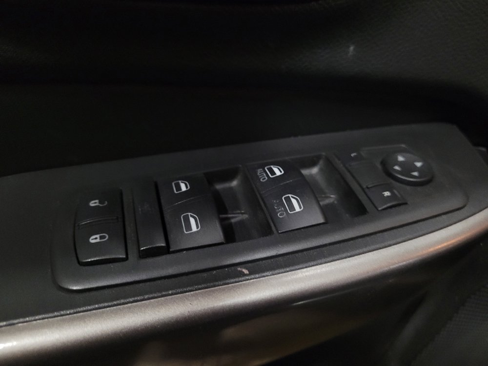 Used 2020 Jeep Cherokee Latitude Plus w/ Cold Weather Group FWD image 27