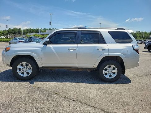 Used 2021 Toyota 4Runner SR5 RWD image 4