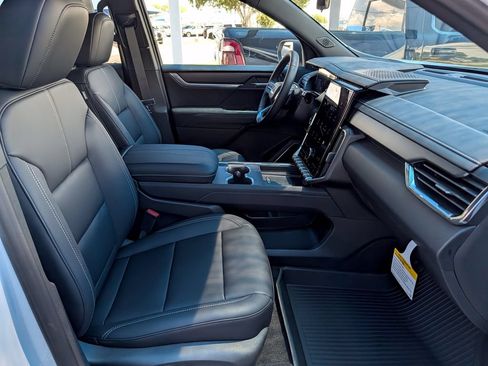 New 2026 GMC Acadia Elevation w/ Elevation Premium Package FWD image 31