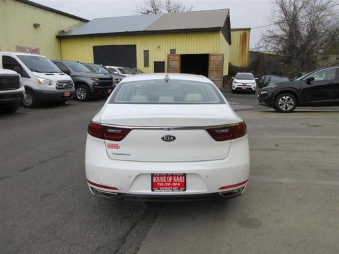 Used 2019 Kia Cadenza Premium image 4