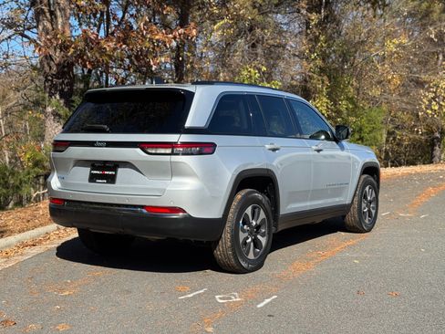 Used 2022 Jeep Grand Cherokee Limited 4xe image 12