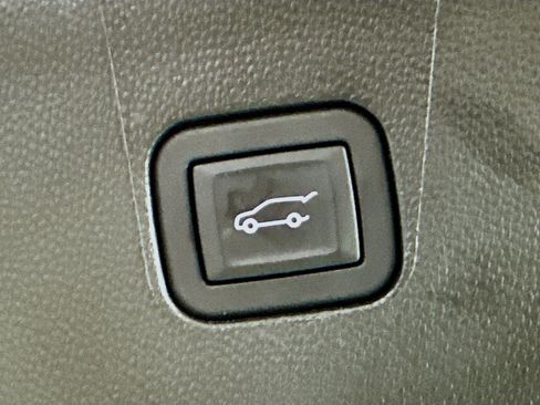 Used 2024 Buick Enclave Premium image 31