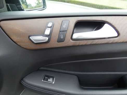 Used 2016 Mercedes-Benz GLE 350 w/ Premium Package image 34