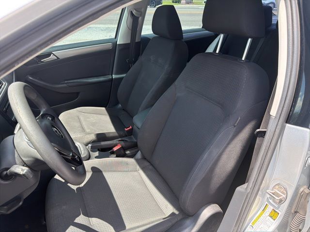 Used 2015 Volkswagen Jetta SE FWD image 11