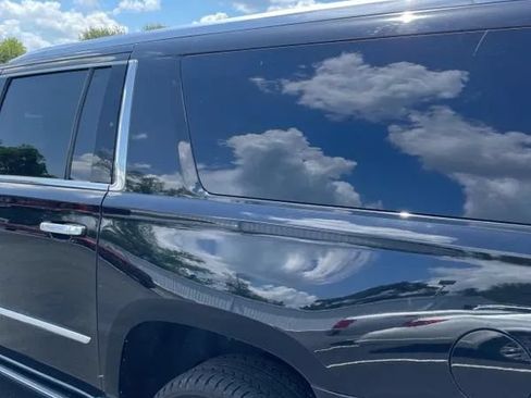 Used 2017 Cadillac Escalade ESV Platinum AWD/4WD image 4
