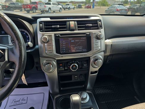 Used 2017 Toyota 4Runner SR5 AWD/4WD image 18