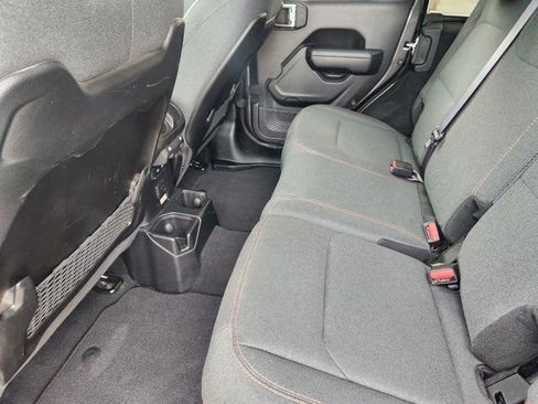 Used 2025 Jeep Wrangler Unlimited Rubicon image 31
