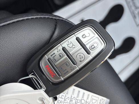 New 2026 Chrysler Pacifica Select w/ S Appearance Package image 20