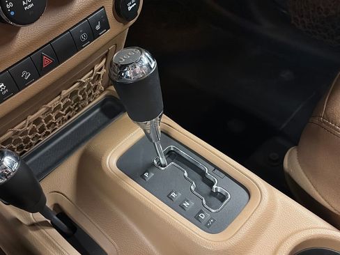 Used 2014 Jeep Wrangler Unlimited Sahara w/ Connectivity Group AWD/4WD image 25