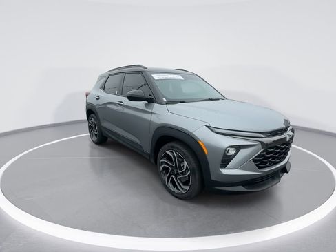 Used 2025 Chevrolet TrailBlazer RS w/ Driver Confidence Package image 2