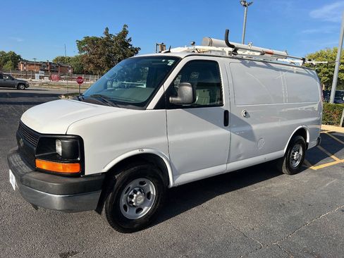 Used 2014 Chevrolet Express 2500 w/ Cold Climate Package RWD image 4