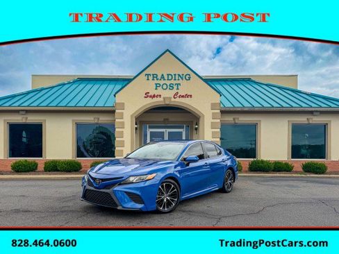 Used 2018 Toyota Camry SE FWD image 1