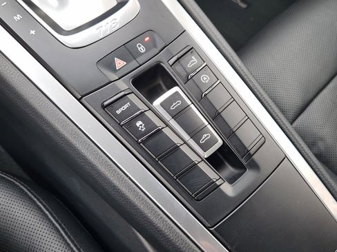 Used 2018 Porsche 718 Boxster image 24