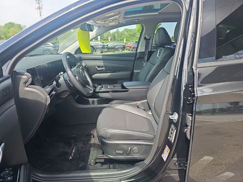 Certified 2025 Hyundai Tucson Limited FWD image 9