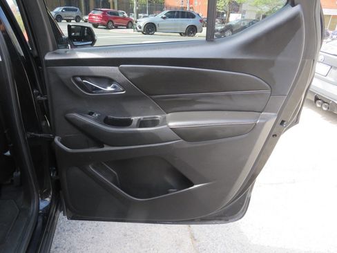 Used 2018 Chevrolet Traverse LT image 31