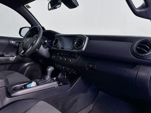 Used 2022 Toyota Tacoma TRD Off-Road w/ Technology Package image 31