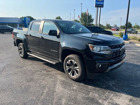 Used 2021 Chevrolet Colorado Z71 AWD/4WD image 2