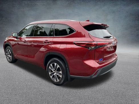 Used 2020 Toyota Highlander XLE image 23