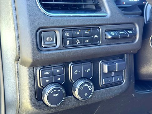 Used 2023 Chevrolet Suburban Premier w/ Advanced Technology Package image 15