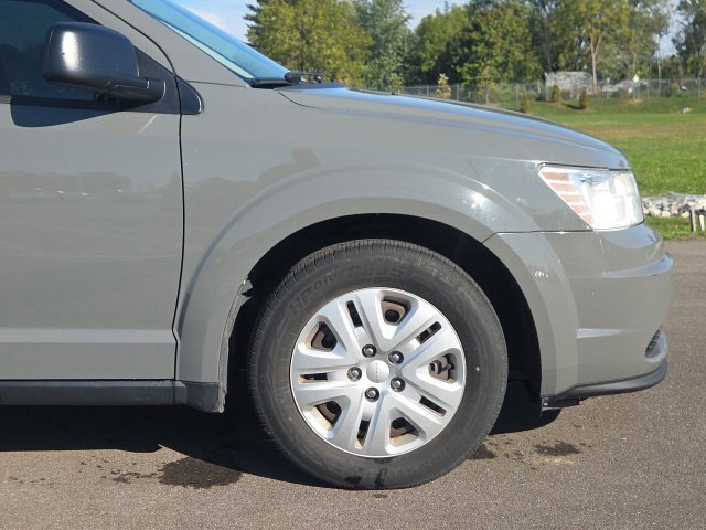 Used 2020 Dodge Journey SE w/ SE Popular Equipment Group FWD image 4