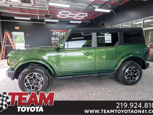 Used 2023 Ford Bronco Outer Banks AWD/4WD image 1