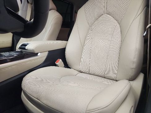 Used 2025 Toyota Highlander Limited AWD/4WD image 53