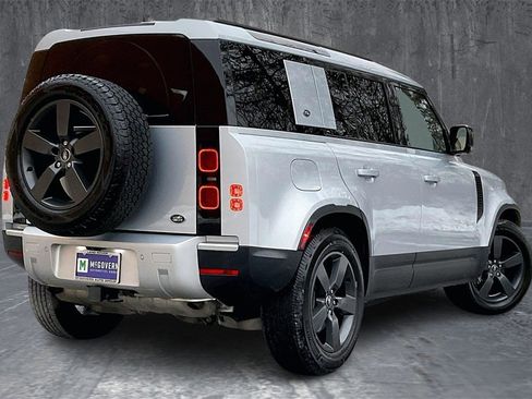 Used 2023 Land Rover Defender 110 SE image 6