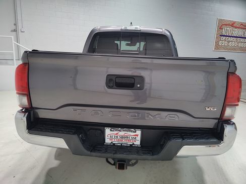 Used 2018 Toyota Tacoma TRD Off-Road w/ TRD Premium Off Road Package AWD/4WD image 9