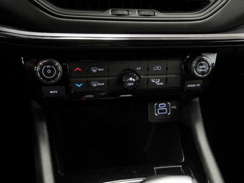 New 2026 Jeep Compass Latitude image 25