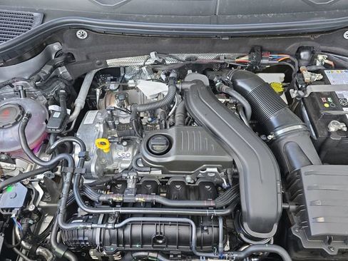 New 2026 Volkswagen Taos SE FWD image 22