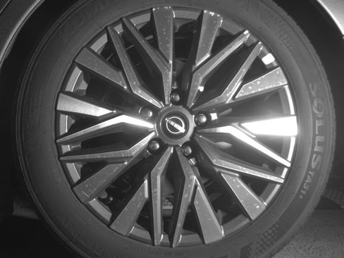 Used 2025 Nissan Altima 2.5 SV FWD image 17