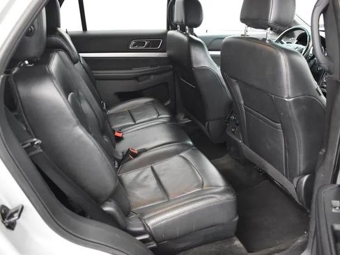 Used 2017 Ford Explorer XLT w/ Equipment Group 202A image 17