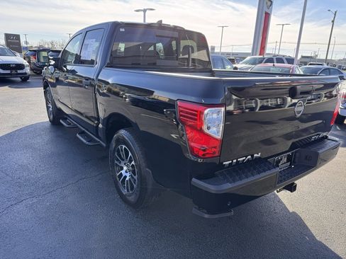 Used 2024 Nissan Titan SV w/ SV Convenience Package image 3