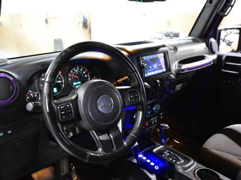 Used 2017 Jeep Wrangler Unlimited Rubicon w/ Cold Weather Group image 19